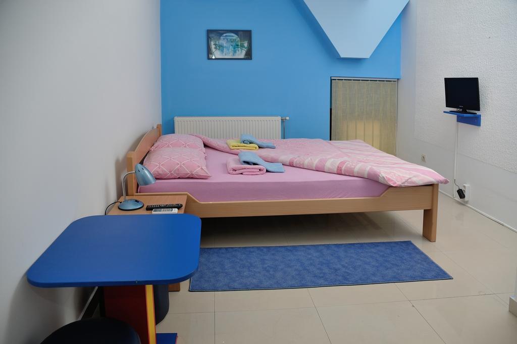 Hostel Paparazzo & Apartmens Kikinda الغرفة الصورة